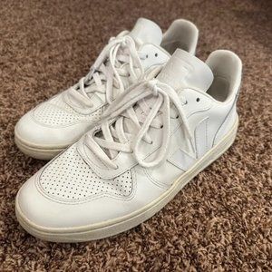 Veja V10 - Full White colorway Veja V-10